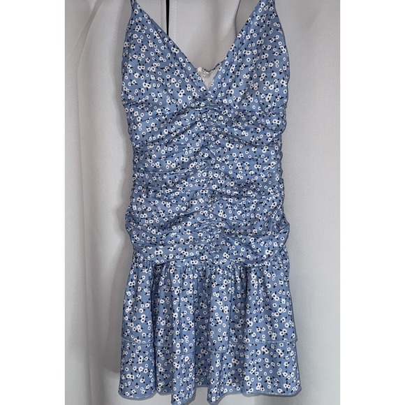 Princess Polly Dresses & Skirts - Princess Polly Dress Size 2 Floral Blue V-Neck Mini Runched  Flirty Flowy Skirt